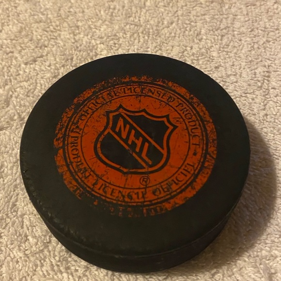 Pittsburgh Penguins NHL Vintage Hockey Puck - Picture 3 of 3